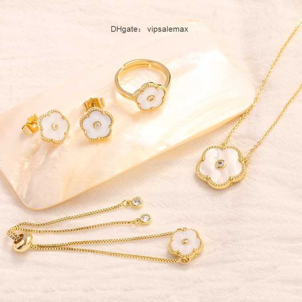 carlidana 4pcs/set luxury clover pendant necklace/earrings/ring/bracelet gold color stainless steel clover jewelry set for women, Silver
carlidana 4pcs/set luxury clover pendant necklace/earrings/ring/bracelet gold color stainless steel clover jewelry set for women, Silver