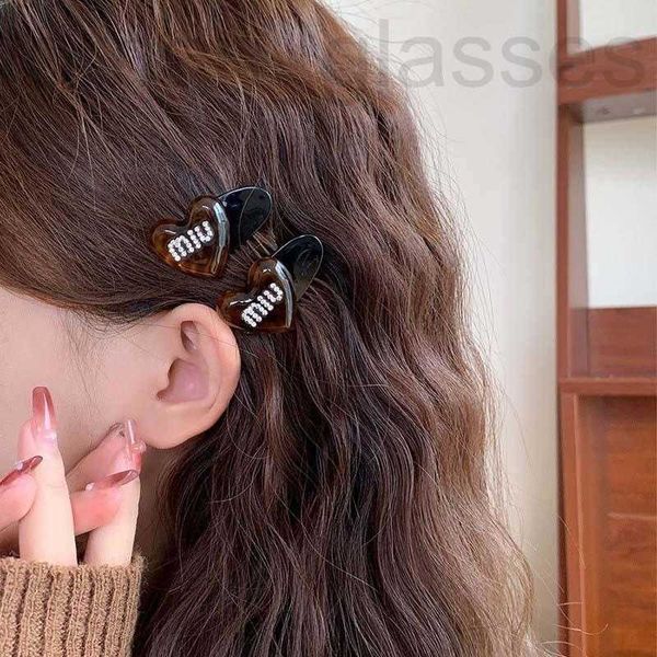 hair clips & barrettes designer summer new acetic acid love miu letter duck billed hairpin style versatile and exquisite rhinestone side ban, Golden;silver
hair clips & barrettes designer summer new acetic acid love miu letter duck billed hairpin style versatile and exquisite rhinestone side ban, Golden;silver