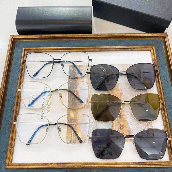 2023 new luxury designer b family's new internet celebrity the same butterfly frame artistic japanese and insets glasses for women vers, White;black
2023 new luxury designer b family's new internet celebrity the same butterfly frame artistic japanese and insets glasses for women vers, White;black