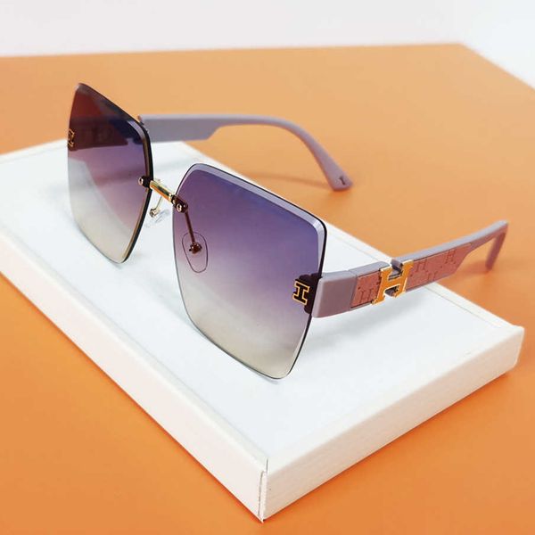 2023 luxury designer sunglasses 23 new frameless trimmed color gradient advanced female driving fashion trend tiktok net red sunglasses, White;black
2023 luxury designer sunglasses 23 new frameless trimmed color gradient advanced female driving fashion trend tiktok net red sunglasses, White;black