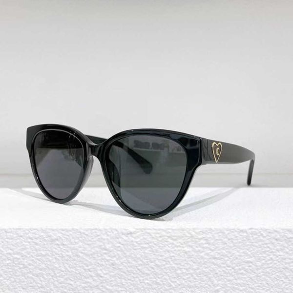 2023 new luxury designer sunglasses xiaoxiang's love eyeglass frame ch5477 push black cat eye plate sunglasses for women with myopia, White;black
2023 new luxury designer sunglasses xiaoxiang's love eyeglass frame ch5477 push black cat eye plate sunglasses for women with myopia, White;black