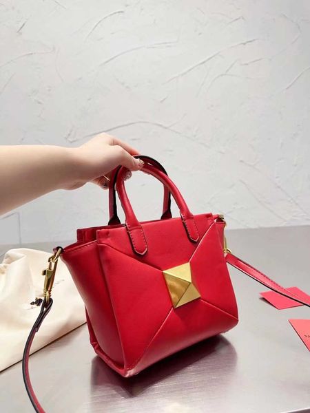 godsbag designer velatninio v bag bags for shoulder ladies2023 new single women's fashion versatile full leather togo cowhide beauty
godsbag designer velatninio v bag bags for shoulder ladies2023 new single women's fashion versatile full leather togo cowhide beauty