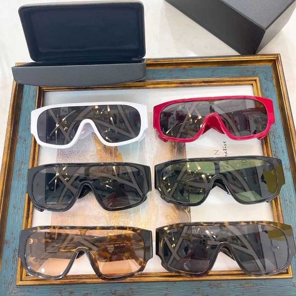 2023 new luxury designer v family head autumn new net red same style personality sunglasses women versatile sunglasses 4439, White;black
2023 new luxury designer v family head autumn new net red same style personality sunglasses women versatile sunglasses 4439, White;black