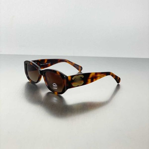 2023 new luxury designer 23 new anti ultraviolet sunglasses women's thin sunglasses sun protection version plain face 5493 fashion, White;black
2023 new luxury designer 23 new anti ultraviolet sunglasses women's thin sunglasses sun protection version plain face 5493 fashion, White;black