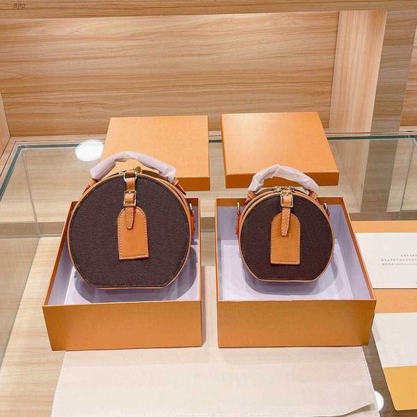 21ss womens luxurys designers bags handbags purses shoulder cross body bucket women original brand fashion leather round circle
21ss womens luxurys designers bags handbags purses shoulder cross body bucket women original brand fashion leather round circle