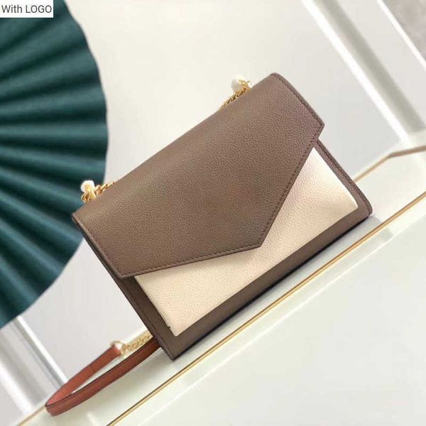 2023 new 9a l bag designer handbag genuine leather crossbody bag m51417 mylockme chain bag 22.5cm luxury flap bag delicate knockoff shoulder, Black
2023 new 9a l bag designer handbag genuine leather crossbody bag m51417 mylockme chain bag 22.5cm luxury flap bag delicate knockoff shoulder, Black