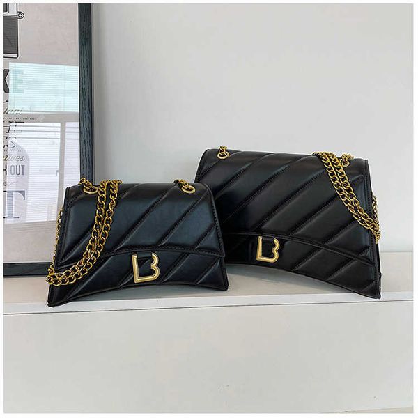 luxury designer bag fashion chain single shoulder underarm bag high-quality pu leather women evening dress handbag crossbody bag purse
luxury designer bag fashion chain single shoulder underarm bag high-quality pu leather women evening dress handbag crossbody bag purse