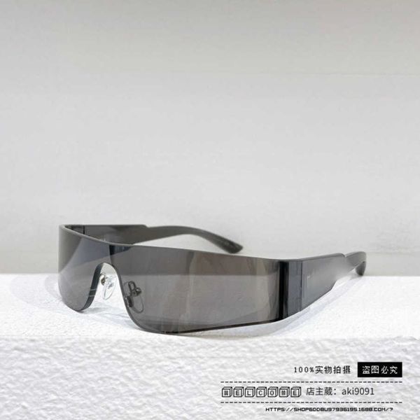 2023 new luxury designer family b's new future technology wind sensing sunglasses ins popular online star same sunglasses bb0041, White;black
2023 new luxury designer family b's new future technology wind sensing sunglasses ins popular online star same sunglasses bb0041, White;black