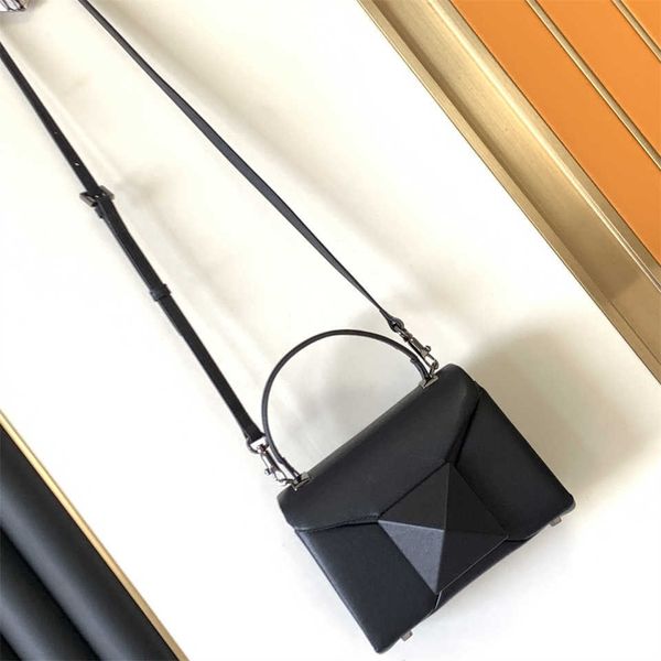 designer v fashion velatninio bag bags women's for ladies2023 new simple bag versatile one shoulder godslarge rivet adjustable magnetic
designer v fashion velatninio bag bags women's for ladies2023 new simple bag versatile one shoulder godslarge rivet adjustable magnetic
