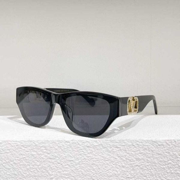 2023 luxury designer sunglasses new warren net red same personalized letter women's versatile fashion sunglasses va1118, White;black
2023 luxury designer sunglasses new warren net red same personalized letter women's versatile fashion sunglasses va1118, White;black