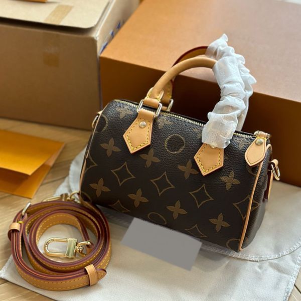 23ss women luxurys designers classic cross body bag totes pochette handbag patent leather imprint flowers detachable chain messenger bag lad
23ss women luxurys designers classic cross body bag totes pochette handbag patent leather imprint flowers detachable chain messenger bag lad