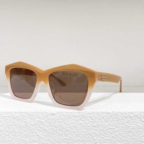 2023 new luxury designer b's new online red with the same personalized letter for women's versatile fashion sunglasses bb0216, White;black
2023 new luxury designer b's new online red with the same personalized letter for women's versatile fashion sunglasses bb0216, White;black