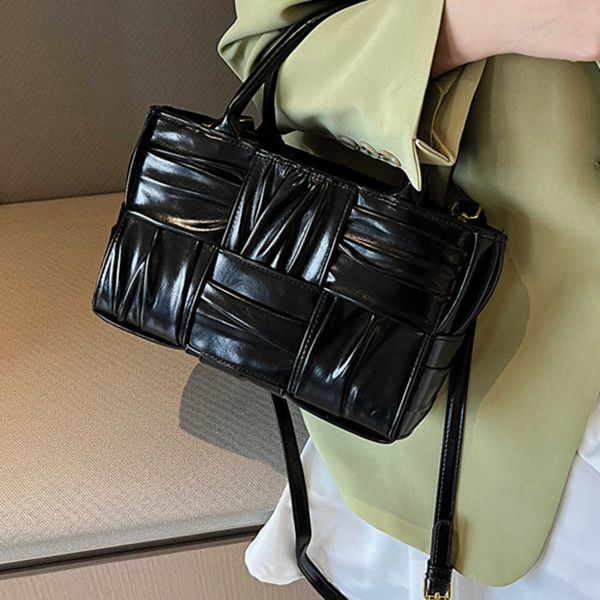 designer bag venetas small design woven bag women's bag popular crossbody bag fashion handheld tote bag stif
designer bag venetas small design woven bag women's bag popular crossbody bag fashion handheld tote bag stif