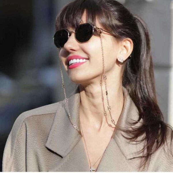2023 new luxury designer 22-year new warren va2040 style round frame metal versatile ins-style women's chain sunglasses, White;black 
2023 new luxury designer 22-year new warren va2040 style round frame metal versatile ins-style women's chain sunglasses, White;black