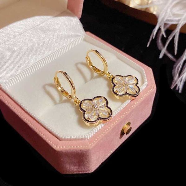 classic small fragrant wind earrings designer earrings four-leaf clover earrings for women senior new earrings 18k gold plated christm weddi, Golden;silver
classic small fragrant wind earrings designer earrings four-leaf clover earrings for women senior new earrings 18k gold plated christm weddi, Golden;silver