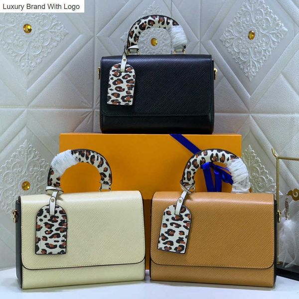 handbags bag handbags women shoulder bags fashion evening bag leather material v lock decoration natural style designer handbag size 23cm*17, Black
handbags bag handbags women shoulder bags fashion evening bag leather material v lock decoration natural style designer handbag size 23cm*17, Black