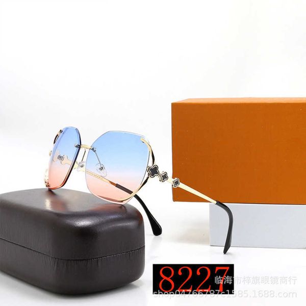 2023 luxury designer sunglasses new fashion sunglasses women's trend dark green colorful street pgraphy gradient driving glasses 8227, White;black
2023 luxury designer sunglasses new fashion sunglasses women's trend dark green colorful street pgraphy gradient driving glasses 8227, White;black