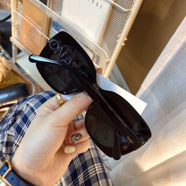 2023 new luxury designer sunglasses plate polarized for women 5422 edition fashion diamond mirror leg box sunglasses uv protection, White;black
2023 new luxury designer sunglasses plate polarized for women 5422 edition fashion diamond mirror leg box sunglasses uv protection, White;black