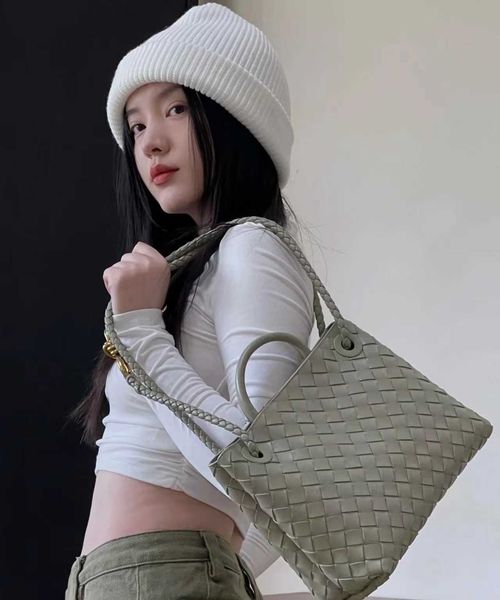 designer andiamo bag botegas 2023 new metal rope buckle woven tote single shoulder handheld crossbody high capacity women's real leathe
designer andiamo bag botegas 2023 new metal rope buckle woven tote single shoulder handheld crossbody high capacity women's real leathe
