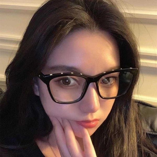 2023 luxury designer sunglasses new men's and women's plain face mirror quan zhilong same 3392 anti blue light myopia glasses can, White;black
2023 luxury designer sunglasses new men's and women's plain face mirror quan zhilong same 3392 anti blue light myopia glasses can, White;black