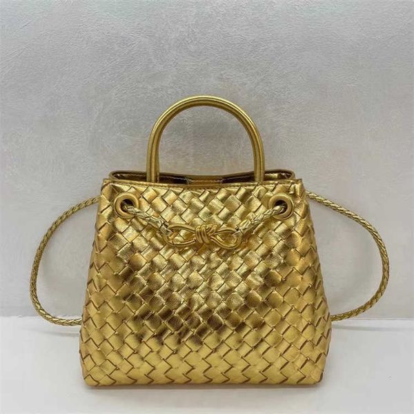 genuine designer andiamo bag botegas 2023 spring/summer new leather women's woven cowhide metal rope buckle handbag large capacity one
genuine designer andiamo bag botegas 2023 spring/summer new leather women's woven cowhide metal rope buckle handbag large capacity one