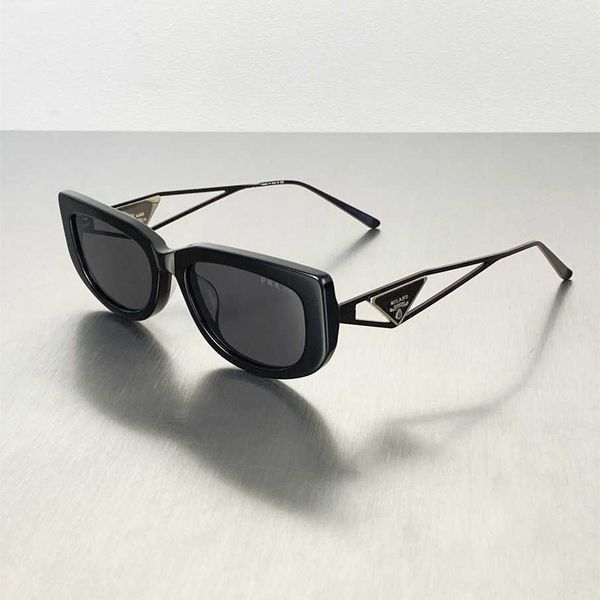 2023 new luxury designer new family sunglasses triangle ins net red same metal sunglasses small face street shot, White;black
2023 new luxury designer new family sunglasses triangle ins net red same metal sunglasses small face street shot, White;black