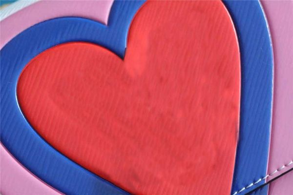 luxury brand shoulder bags game on pm chain handbag with a colorful oversized heart print wholesale chic fashion hiphop lady shoulder bags f
luxury brand shoulder bags game on pm chain handbag with a colorful oversized heart print wholesale chic fashion hiphop lady shoulder bags f