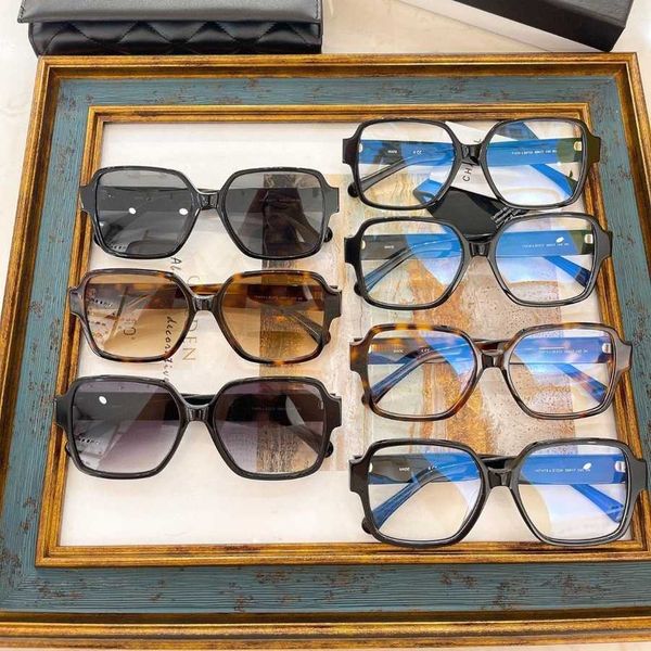 2023 luxury designer sunglasses 22a new fragrance box love 71470 women tiktok net red same small face showing sunglasses plain mirror, White;black
2023 luxury designer sunglasses 22a new fragrance box love 71470 women tiktok net red same small face showing sunglasses plain mirror, White;black