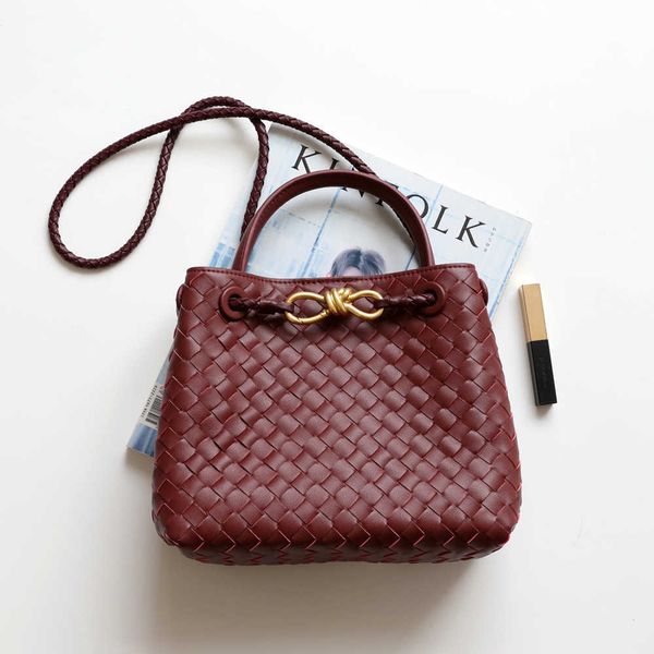 new design designer small andiamo fashion bag botegas metal knot leather woven tote one shoulder handheld high capacity women's 5 vjwc
new design designer small andiamo fashion bag botegas metal knot leather woven tote one shoulder handheld high capacity women's 5 vjwc