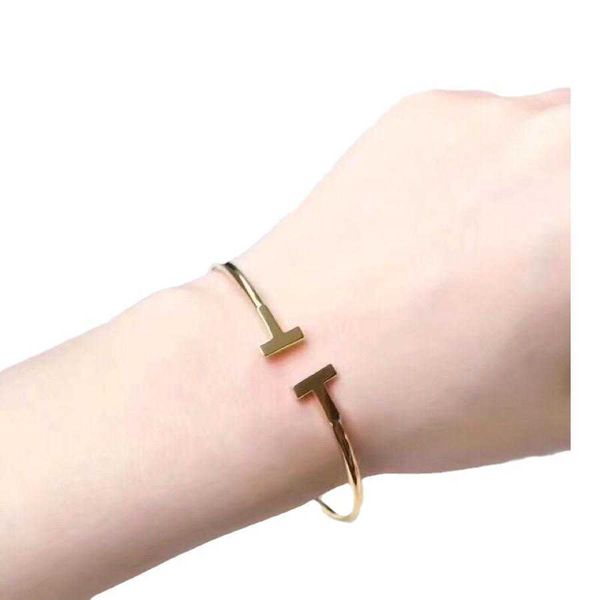temperament tiffay classic double t bracelet open tube diamond couple p57v, Golden;silver
temperament tiffay classic double t bracelet open tube diamond couple p57v, Golden;silver