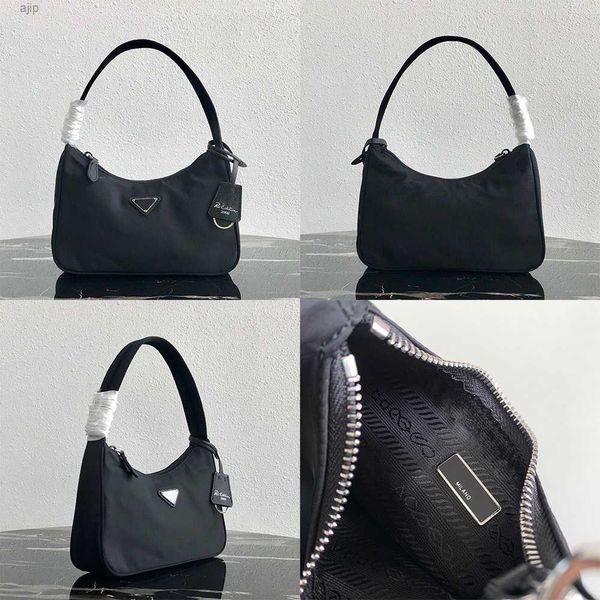 designer bag women shoulder bags brand handbag flip luxury nylon cloth classic strap small with original dust
designer bag women shoulder bags brand handbag flip luxury nylon cloth classic strap small with original dust