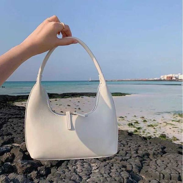 bright color lacquer underarm bag fashion simple niche design handbag tote handbag lady bag 0804
bright color lacquer underarm bag fashion simple niche design handbag tote handbag lady bag 0804