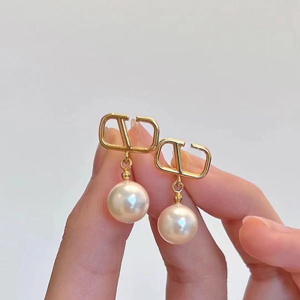french temperament pearl earrings designer v letter plated 18k gold pendant earrings delicate jewelry for social gatherings, Silver
french temperament pearl earrings designer v letter plated 18k gold pendant earrings delicate jewelry for social gatherings, Silver