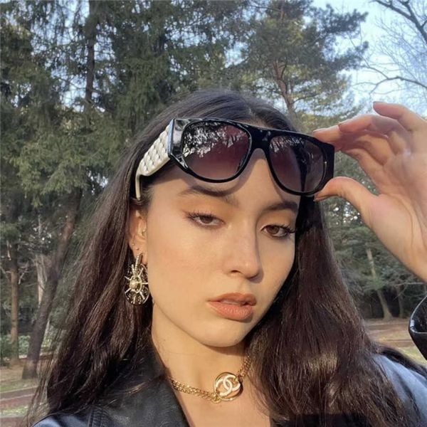 2023 new luxury designer new fashion personality rhombus leg star same sunglasses ch9104, White;black
2023 new luxury designer new fashion personality rhombus leg star same sunglasses ch9104, White;black