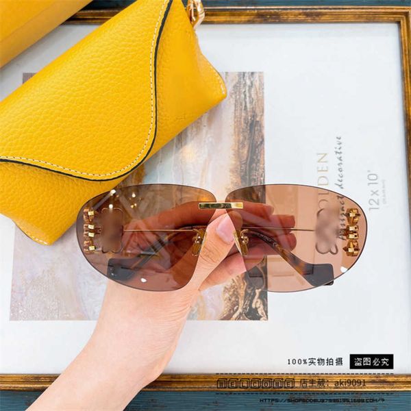 2023 luxury designer sunglasses 23 new luo yijia with frameless metal edge ins and personalized lw40048u sunglasses, White;black
2023 luxury designer sunglasses 23 new luo yijia with frameless metal edge ins and personalized lw40048u sunglasses, White;black