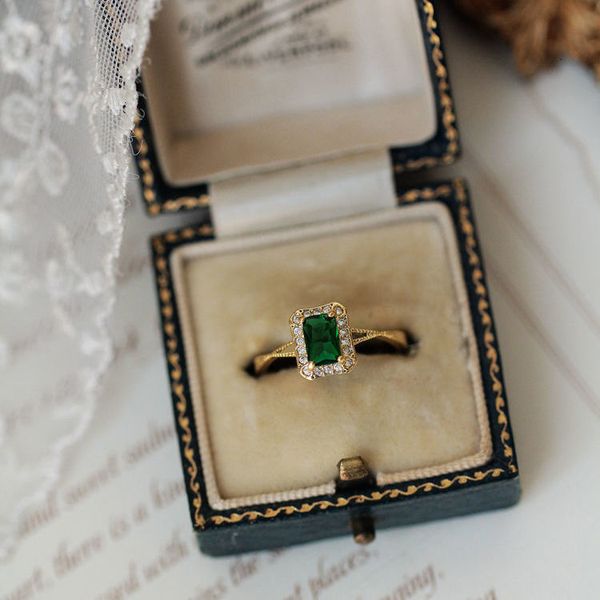 wedding rings 925 sterling silver plated 14k gold inlaid green zircon retro ring french luxury design fashion trendy jewelry gift for women, Slivery;golden
wedding rings 925 sterling silver plated 14k gold inlaid green zircon retro ring french luxury design fashion trendy jewelry gift for women, Slivery;golden