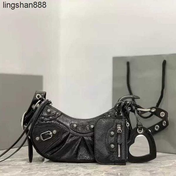 shoulder bag classic le cagole half moon motorcycle bag tote latest retro handbags luxurys designer women's purses wallet mirror crossb
shoulder bag classic le cagole half moon motorcycle bag tote latest retro handbags luxurys designer women's purses wallet mirror crossb