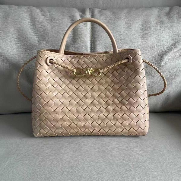 2023 cowhide botegas designer summer new andiamo bag knitted handbag simple and elegant large capacity commuter diagonal straddle women'
2023 cowhide botegas designer summer new andiamo bag knitted handbag simple and elegant large capacity commuter diagonal straddle women'
