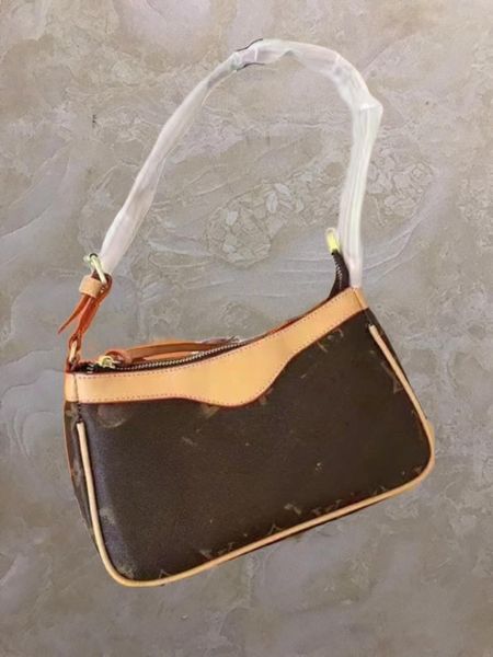 fashionable and personalized shoulder bag, soft leather vintage bag, versatile crossbody bag, underarm bag, small bag
fashionable and personalized shoulder bag, soft leather vintage bag, versatile crossbody bag, underarm bag, small bag