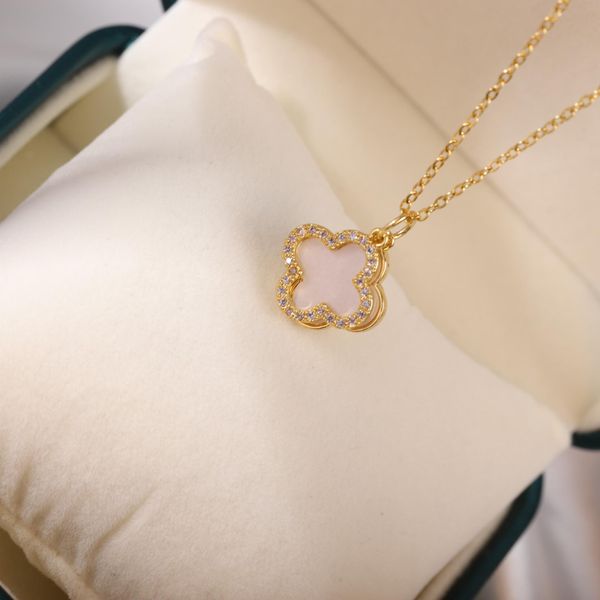 2023 new arrival fashion charm pendant four -leaf grass necklace female black and white diamond lucky grass pendant collar chain net red acc, Silver
2023 new arrival fashion charm pendant four -leaf grass necklace female black and white diamond lucky grass pendant collar chain net red acc, Silver