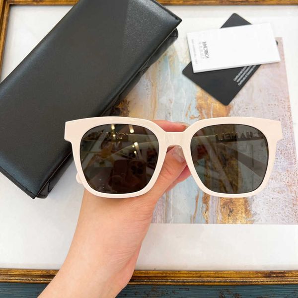 2023 luxury designer sunglasses new grandma internet red same milk white driving street p sunglasses female 8024, White;black
2023 luxury designer sunglasses new grandma internet red same milk white driving street p sunglasses female 8024, White;black