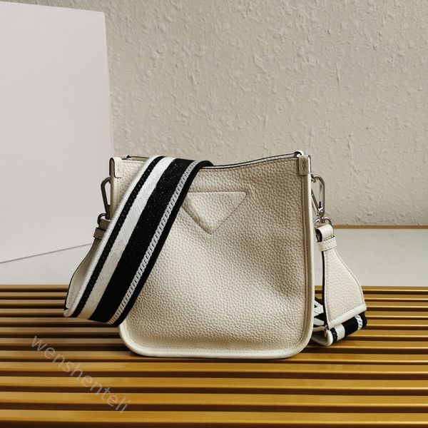 sophisticated luxurys piece of designers bags pard design bags metal lettering logo on the front re-edition 2000 mini shoulder bag gold-tone
sophisticated luxurys piece of designers bags pard design bags metal lettering logo on the front re-edition 2000 mini shoulder bag gold-tone