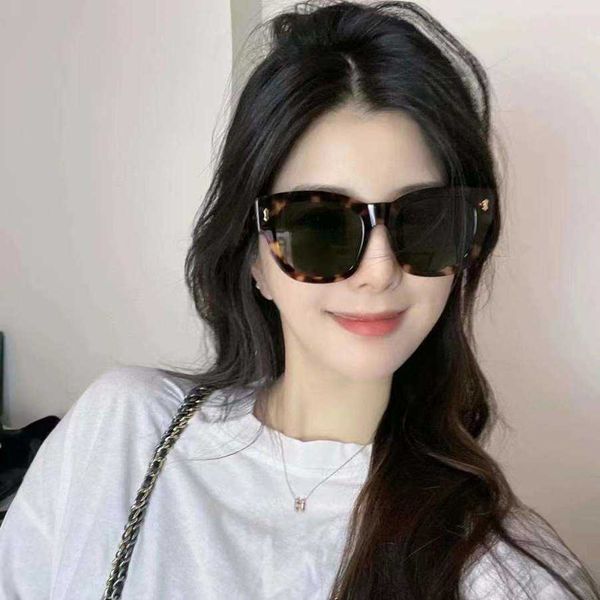 2023 new luxury designer family g's new network red tiktok same tortoise cat eye fashion women's versatile trend sunglasses gg1110, White;black
2023 new luxury designer family g's new network red tiktok same tortoise cat eye fashion women's versatile trend sunglasses gg1110, White;black
