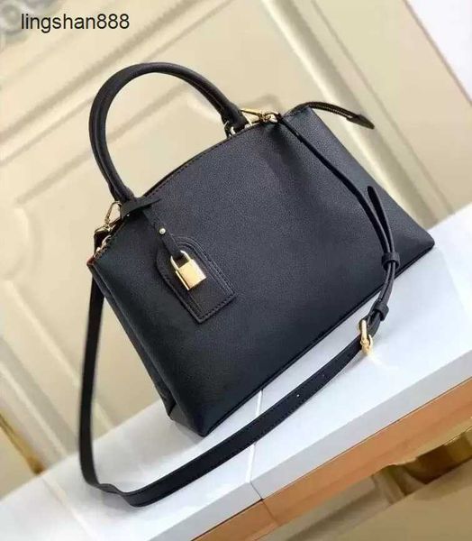 evening bags shoulder bags 2023 leather bag women handbags designers embossing messenger purse female classic handbag tote satchel
evening bags shoulder bags 2023 leather bag women handbags designers embossing messenger purse female classic handbag tote satchel