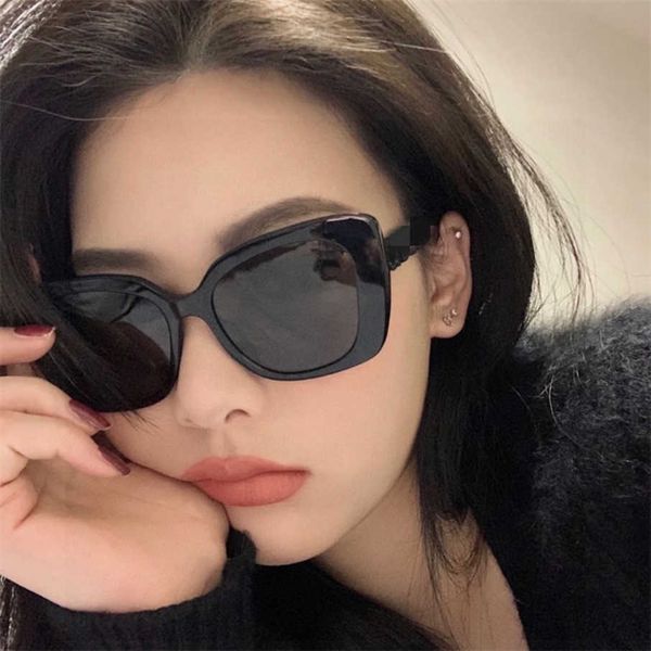 2023 new luxury designer sunglasses square letter mirror leg stars same plate polarized sunglasses ch5422, White;black 
2023 new luxury designer sunglasses square letter mirror leg stars same plate polarized sunglasses ch5422, White;black