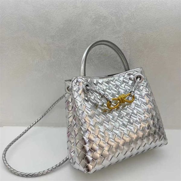 genuine designer andiamo new bag botegas 2023 spring/summer leather women's woven cowhide metal rope buckle handbag large capacity one
genuine designer andiamo new bag botegas 2023 spring/summer leather women's woven cowhide metal rope buckle handbag large capacity one