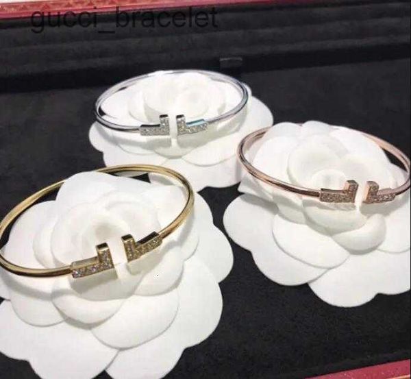 t family's same style bracelet women's white shell bare body with diamond sterling silver 18k rose gold colorless fashion style br, Black
t family's same style bracelet women's white shell bare body with diamond sterling silver 18k rose gold colorless fashion style br, Black