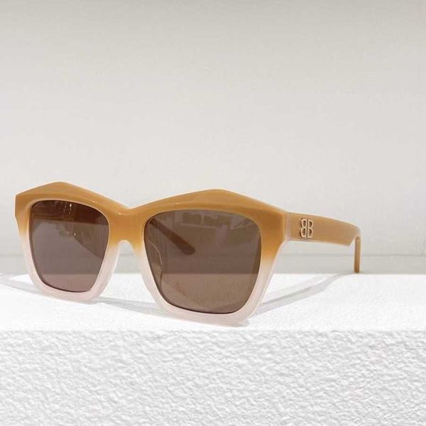 2023 new luxury designer b's new online red with the same personalized letter for women's versatile fashion sunglasses bb0216, White;black
2023 new luxury designer b's new online red with the same personalized letter for women's versatile fashion sunglasses bb0216, White;black