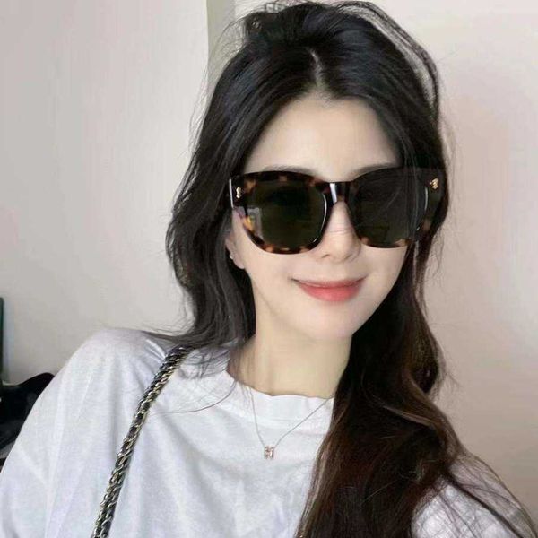2023 new luxury designer family g's new network red tiktok same tortoise cat eye fashion women's versatile trend sunglasses gg1110, White;black
2023 new luxury designer family g's new network red tiktok same tortoise cat eye fashion women's versatile trend sunglasses gg1110, White;black