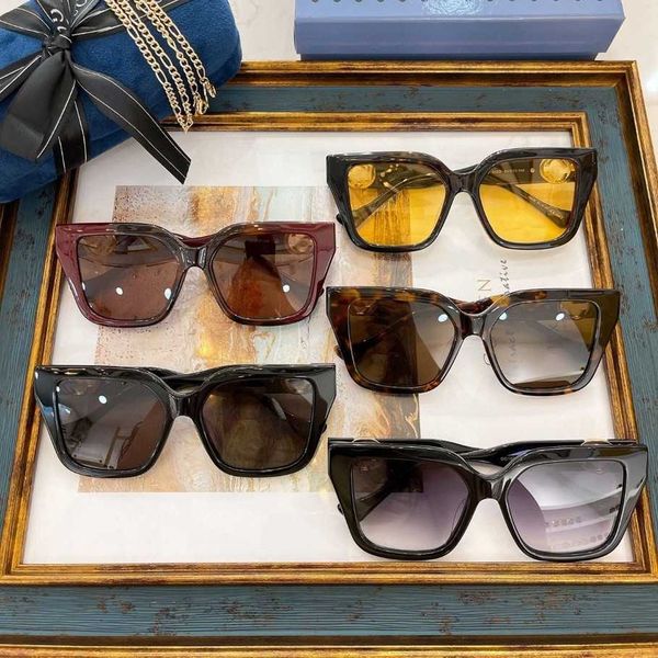 2023 luxury designer new g chain home women tiktok net red same style board box sunglasses trend, White;black
2023 luxury designer new g chain home women tiktok net red same style board box sunglasses trend, White;black